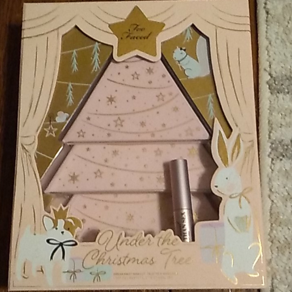 Too Faced asunder the Christmas Tree Palette set